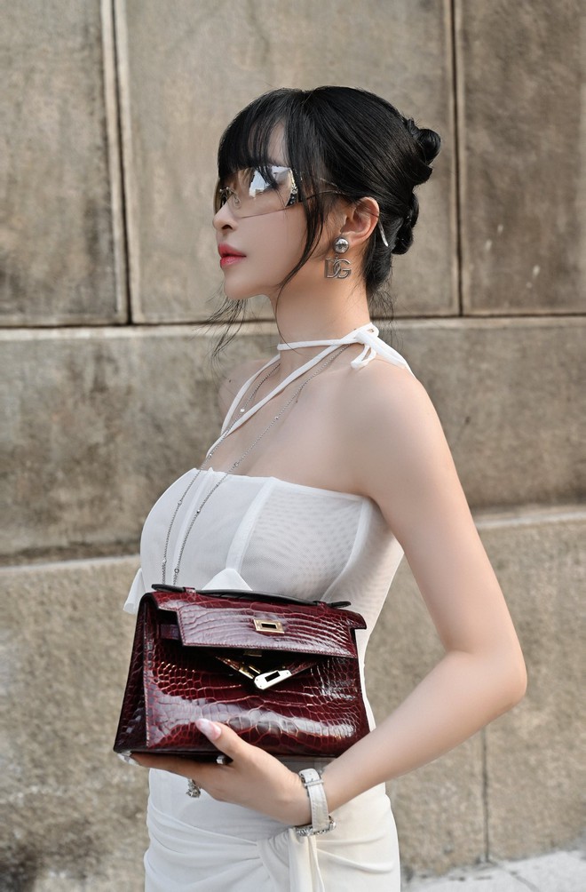 Vợ đại gia Việt có kho túi Hermès ngang mấy “căn nhà di động”, lạ nhất hiếm nhất là “chơi”- Ảnh 6. Vợ đại gia Việt có kho túi Hermès ngang mấy “căn nhà di động”, lạ nhất hiếm nhất là “chơi”- Ảnh 6.