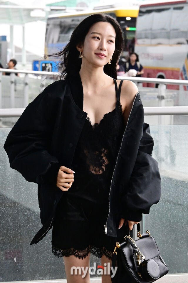 Moon Ga Young quá nóng bỏng, chi tiết nhỏ trên bụng chứng tỏ độ “chiến” của mỹ nhân hàng đầu Kbiz- Ảnh 8.