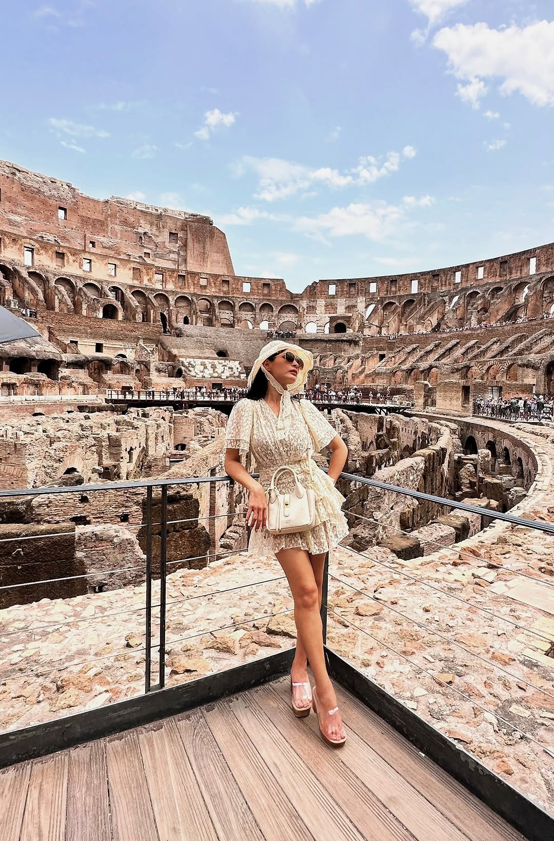 Siêu mẫu Thúy Hạnh U50 vẫn giữ da săn chắc, nhan sắc đáng ngưỡng mộ nhờ chăm làm 2 việc phụ nữ trung niên rất cần để trẻ lâu- Ảnh 3. Siêu mẫu Thúy Hạnh U50 vẫn giữ da săn chắc, nhan sắc đáng ngưỡng mộ nhờ chăm làm 2 việc phụ nữ trung niên rất cần để trẻ lâu- Ảnh 3.