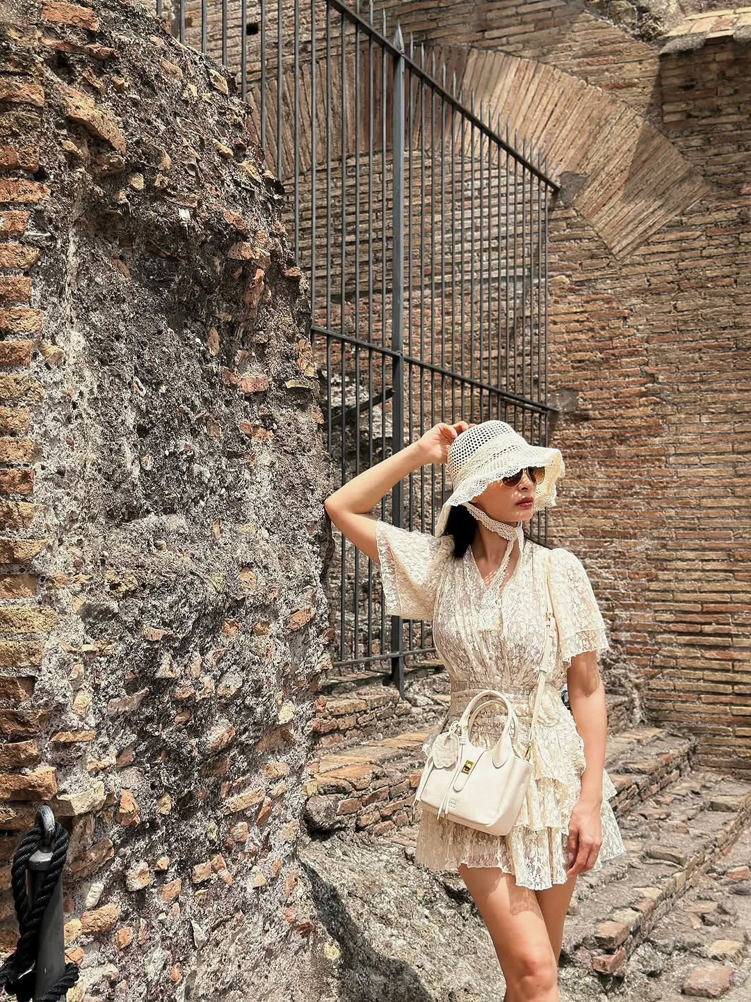 Siêu mẫu Thúy Hạnh U50 vẫn giữ da săn chắc, nhan sắc đáng ngưỡng mộ nhờ chăm làm 2 việc phụ nữ trung niên rất cần để trẻ lâu- Ảnh 4. Siêu mẫu Thúy Hạnh U50 vẫn giữ da săn chắc, nhan sắc đáng ngưỡng mộ nhờ chăm làm 2 việc phụ nữ trung niên rất cần để trẻ lâu- Ảnh 4.