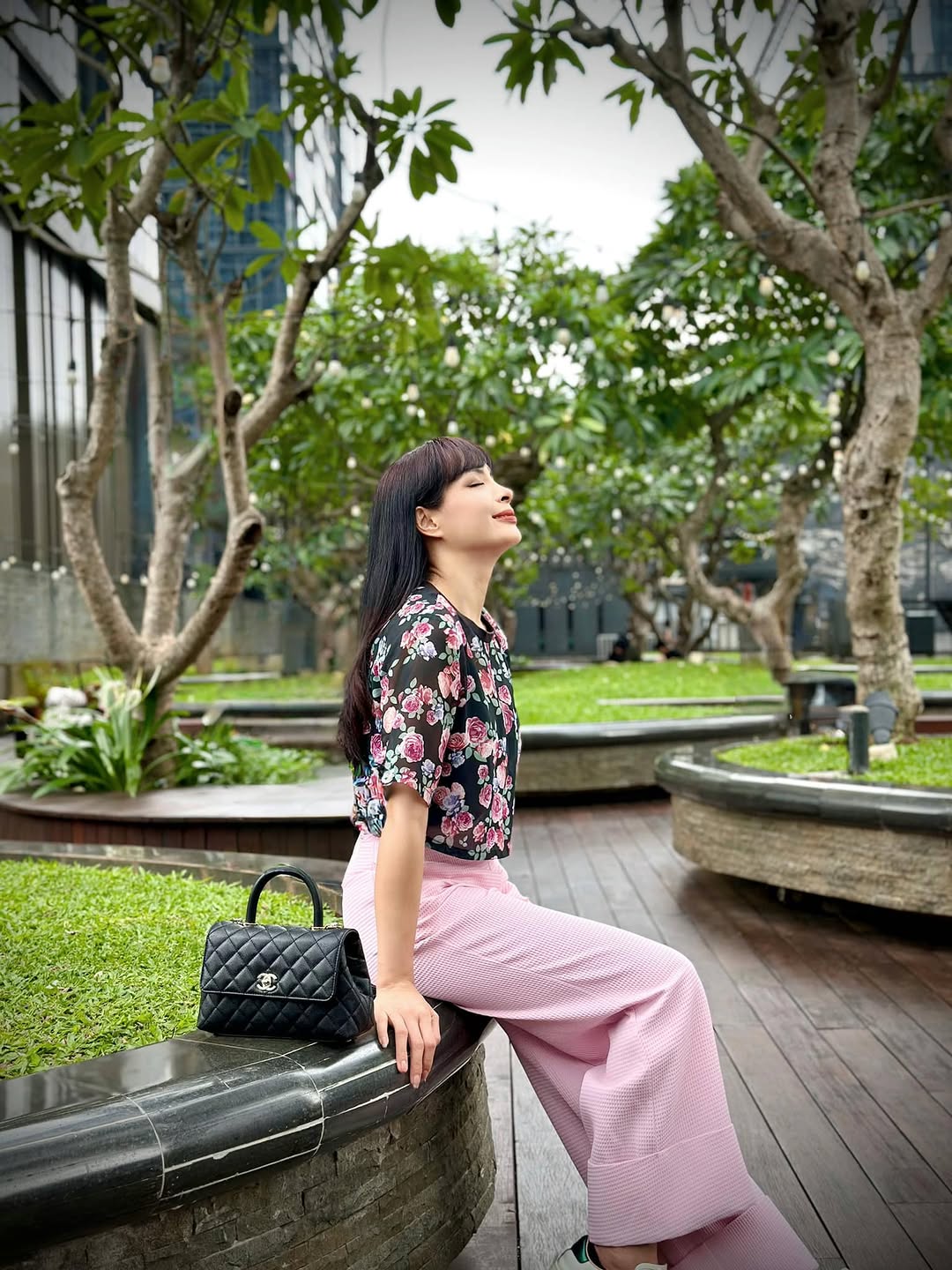 Siêu mẫu Thúy Hạnh U50 vẫn giữ da săn chắc, nhan sắc đáng ngưỡng mộ nhờ chăm làm 2 việc phụ nữ trung niên rất cần để trẻ lâu- Ảnh 6. Siêu mẫu Thúy Hạnh U50 vẫn giữ da săn chắc, nhan sắc đáng ngưỡng mộ nhờ chăm làm 2 việc phụ nữ trung niên rất cần để trẻ lâu- Ảnh 6.