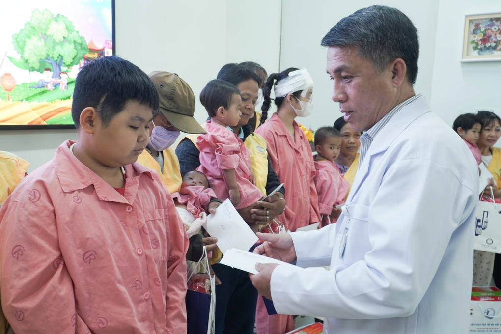 Khi bệnh viện điều trị chuyên sâu người lớn tổ chức Trung thu cho… trẻ em - 3