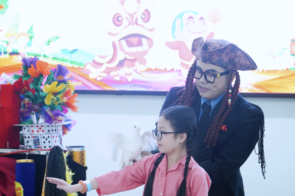 Khi bệnh viện điều trị chuyên sâu người lớn tổ chức Trung thu cho… trẻ em - 4