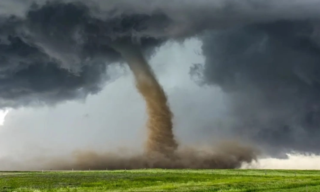 Lốc xoáy có thể san phẳng một vùng rộng lớn, làm biến dạng địa hình quét qua: Con người cần làm gì để sống sót!- Ảnh 3.