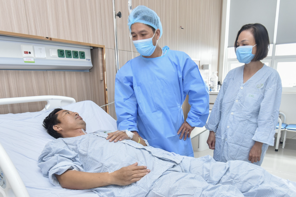 Ca ghép tạng đặc biệt, người lính quân y hồi sinh nhờ lá gan của anh ruột - 3