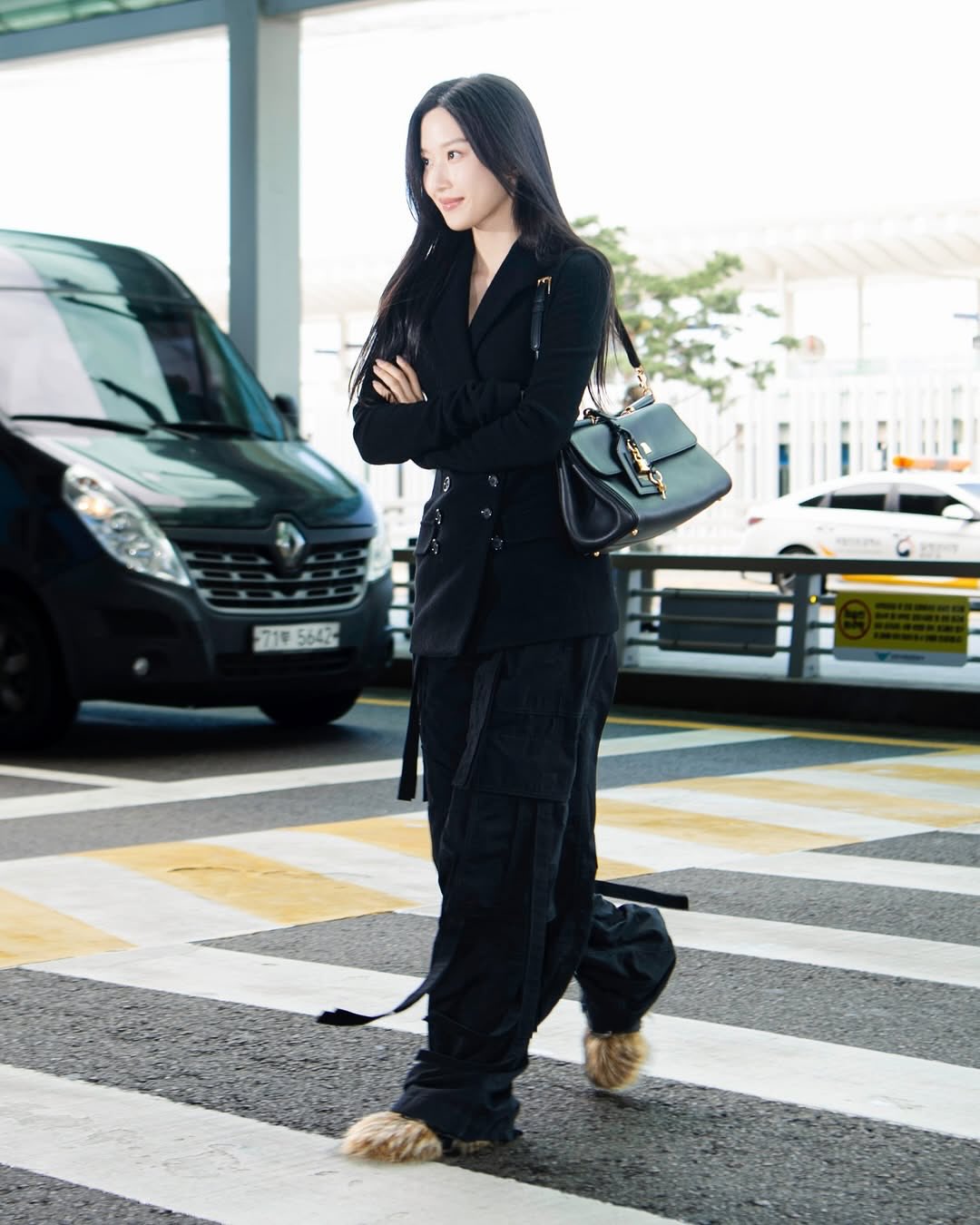 Moon Ga Young đã sợ hở bạo- Ảnh 4. Moon Ga Young đã sợ hở bạo- Ảnh 4.