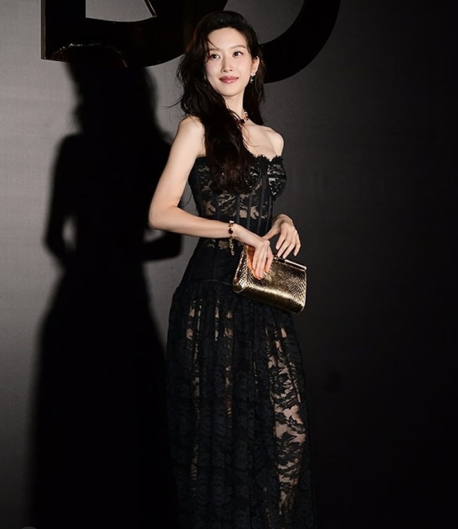 Moon Ga Young đã sợ hở bạo- Ảnh 11. Moon Ga Young đã sợ hở bạo- Ảnh 11.