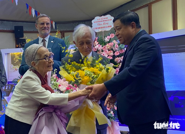 Vợ chồng GS Trần Thanh Vân, Lê Kim Ngọc nhận Bắc đẩu bội tinh: Chỉ lòng từ bi và tình yêu còn mãi - Ảnh 4.