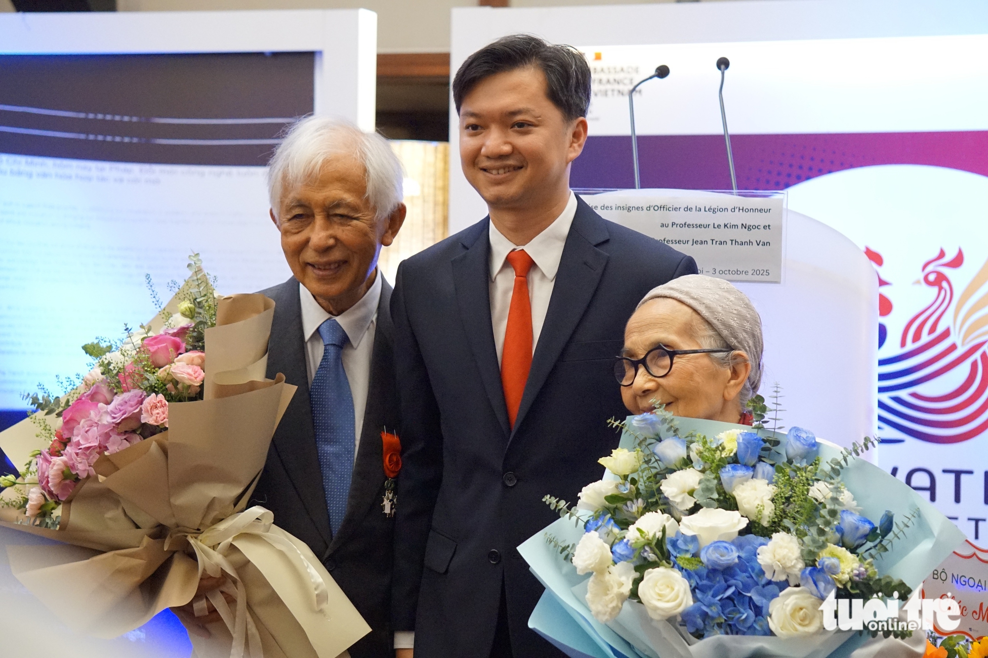 Vợ chồng GS Trần Thanh Vân, Lê Kim Ngọc nhận Bắc đẩu bội tinh: Chỉ lòng từ bi và tình yêu còn mãi - Ảnh 3.