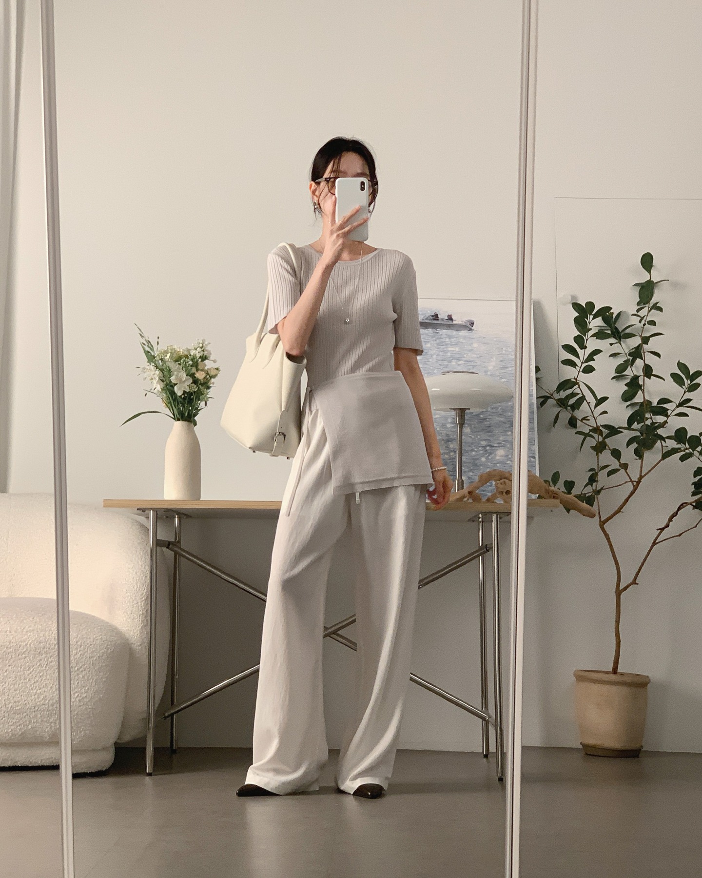 10 set đồ mùa thu màu trung tính dành cho những ai thích sự đơn giản, tinh tế- Ảnh 7. 10 set đồ mùa thu màu trung tính dành cho những ai thích sự đơn giản, tinh tế- Ảnh 7.