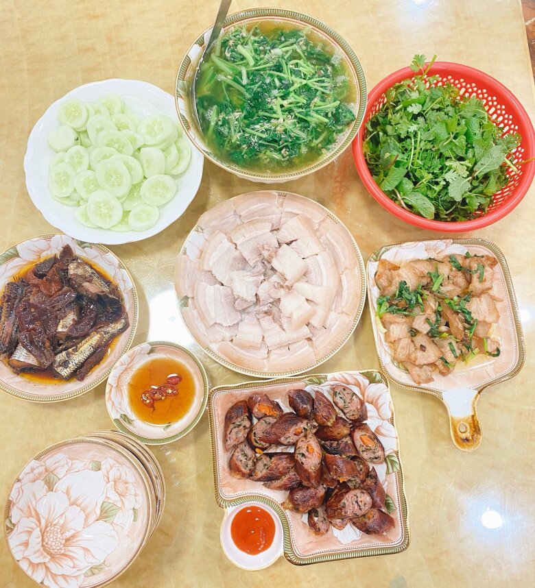 Vừa làm ca, vừa nhận thêm việc ngoài, mẹ đảm Quảng Ninh vẫn miệt mài vào bếp vì một lý do đặc biệt 2 Vừa làm ca, vừa nhận thêm việc ngoài, mẹ đảm Quảng Ninh vẫn miệt mài vào bếp vì một lý do đặc biệt - 2