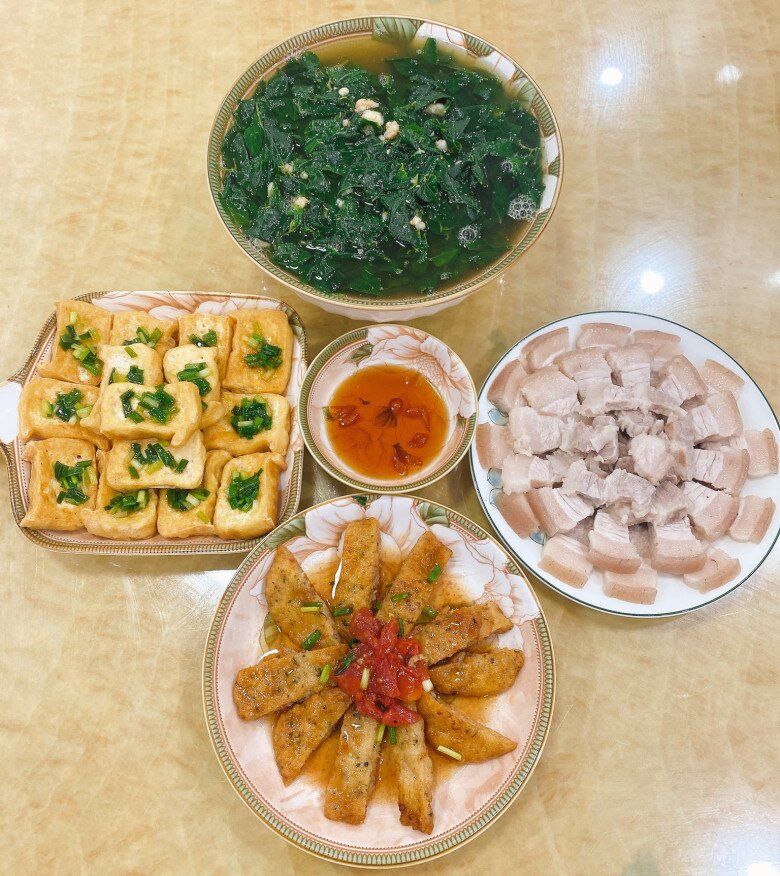 Vừa làm ca, vừa nhận thêm việc ngoài, mẹ đảm Quảng Ninh vẫn miệt mài vào bếp vì một lý do đặc biệt 4 Vừa làm ca, vừa nhận thêm việc ngoài, mẹ đảm Quảng Ninh vẫn miệt mài vào bếp vì một lý do đặc biệt - 4