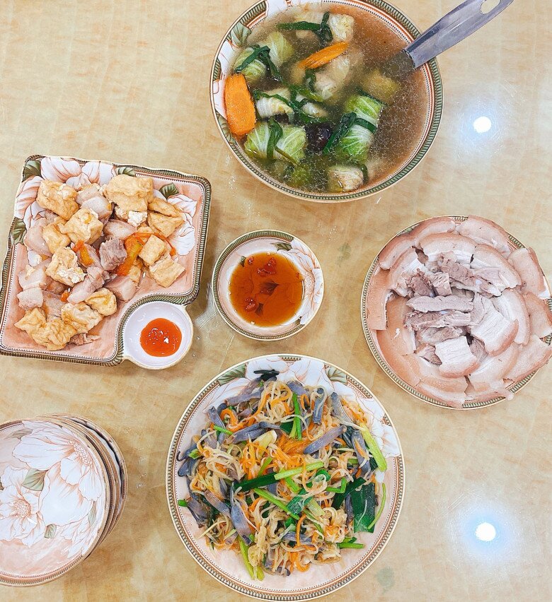 Vừa làm ca, vừa nhận thêm việc ngoài, mẹ đảm Quảng Ninh vẫn miệt mài vào bếp vì một lý do đặc biệt 6 Vừa làm ca, vừa nhận thêm việc ngoài, mẹ đảm Quảng Ninh vẫn miệt mài vào bếp vì một lý do đặc biệt - 6