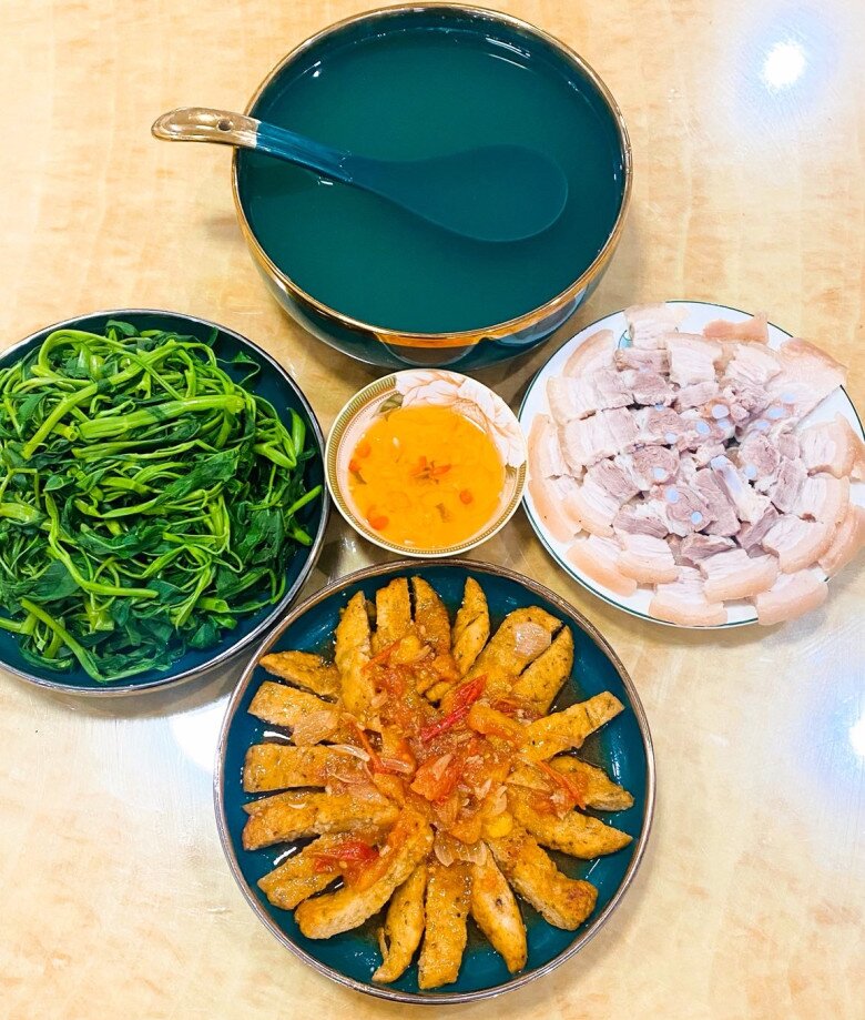 Vừa làm ca, vừa nhận thêm việc ngoài, mẹ đảm Quảng Ninh vẫn miệt mài vào bếp vì một lý do đặc biệt 11 Vừa làm ca, vừa nhận thêm việc ngoài, mẹ đảm Quảng Ninh vẫn miệt mài vào bếp vì một lý do đặc biệt - 11