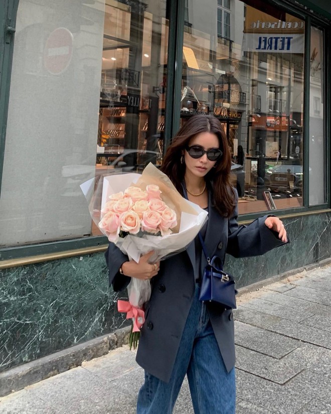 Mặc đẹp rất đơn giản khi chị em phối 5 mẫu áo basic này với quần jeans- Ảnh 11. Mặc đẹp rất đơn giản khi chị em phối 5 mẫu áo basic này với quần jeans- Ảnh 11.