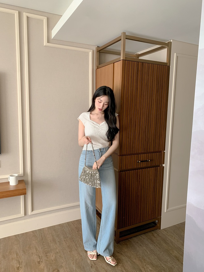 Mặc đẹp rất đơn giản khi chị em phối 5 mẫu áo basic này với quần jeans- Ảnh 12. Mặc đẹp rất đơn giản khi chị em phối 5 mẫu áo basic này với quần jeans- Ảnh 12.