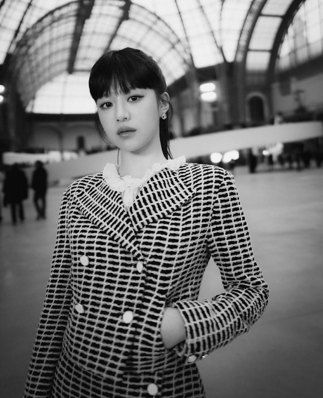 Ảnh chụp vội của sao nữ mặt kim cương: Netizen ví như Ảnh chụp vội của sao nữ mặt kim cương: Netizen ví như