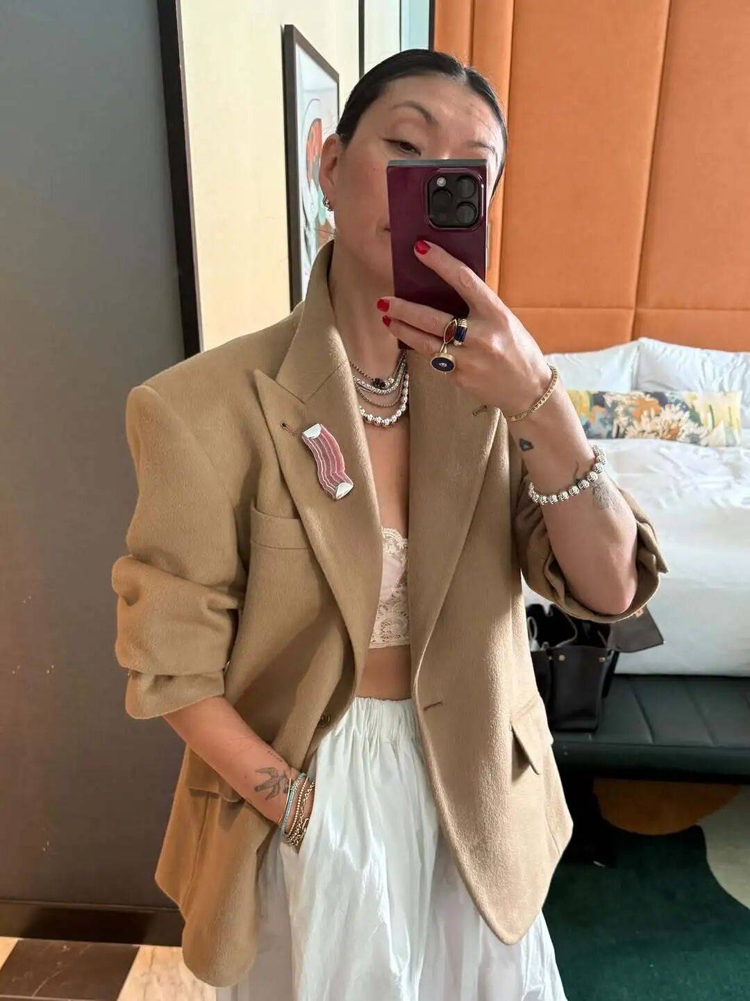 50 tuổi không cần “filter”: Chỉ nhờ phối đồ, một blogger Châu Á chinh phục hơn 750.000 fan- Ảnh 41.