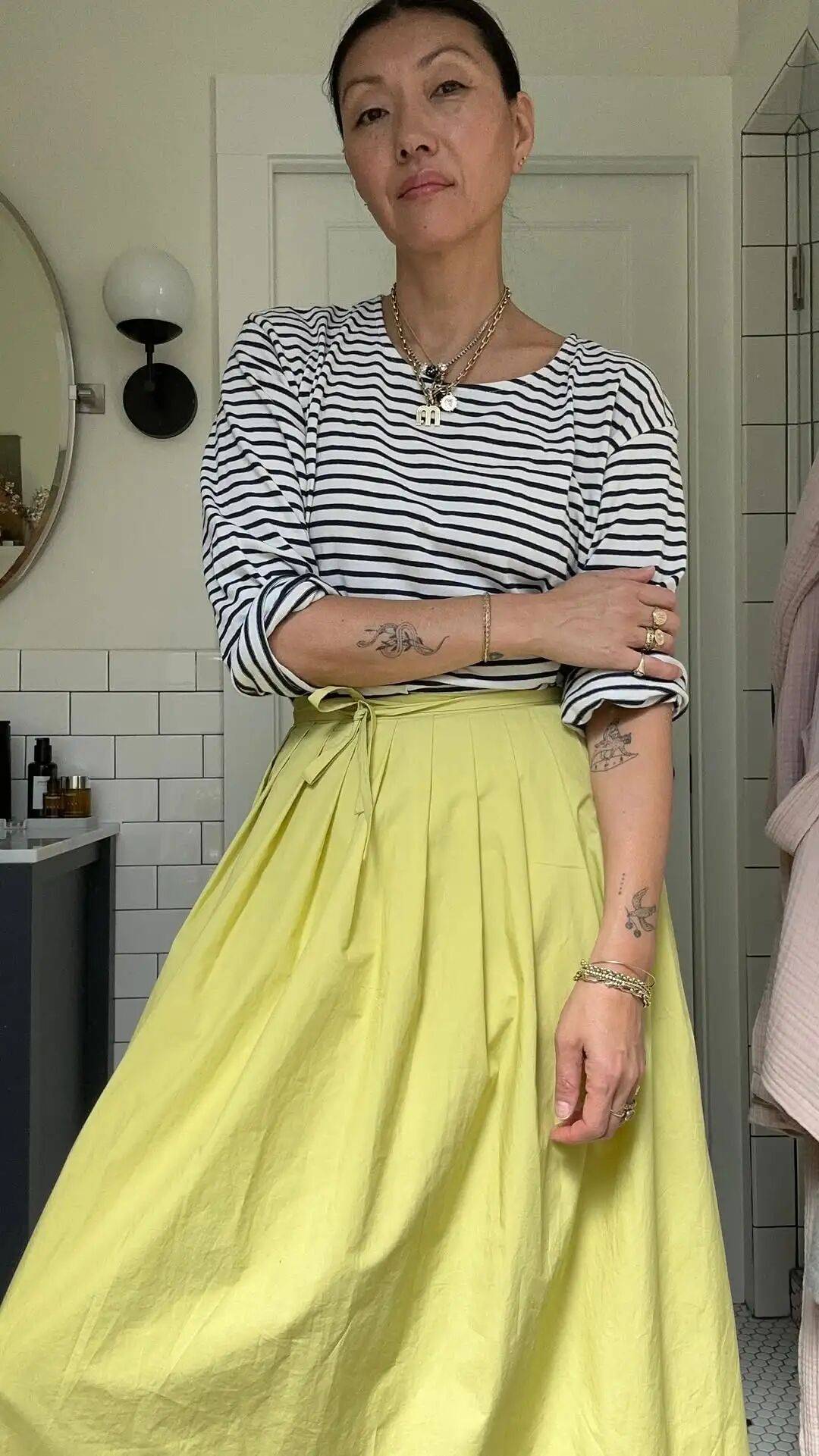 50 tuổi không cần “filter”: Chỉ nhờ phối đồ, một blogger Châu Á chinh phục hơn 750.000 fan- Ảnh 57.