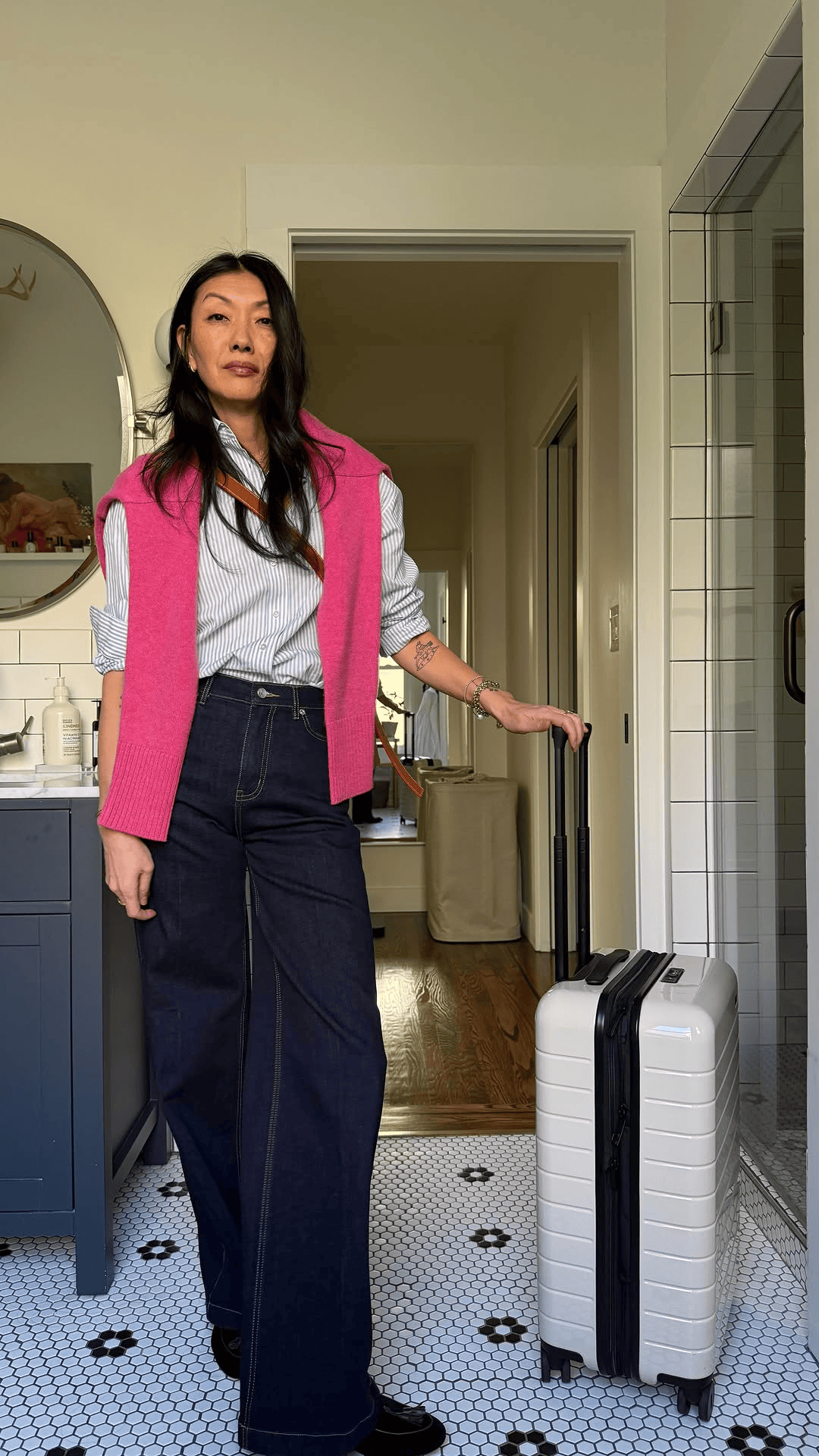 50 tuổi không cần “filter”: Chỉ nhờ phối đồ, một blogger Châu Á chinh phục hơn 750.000 fan- Ảnh 56.