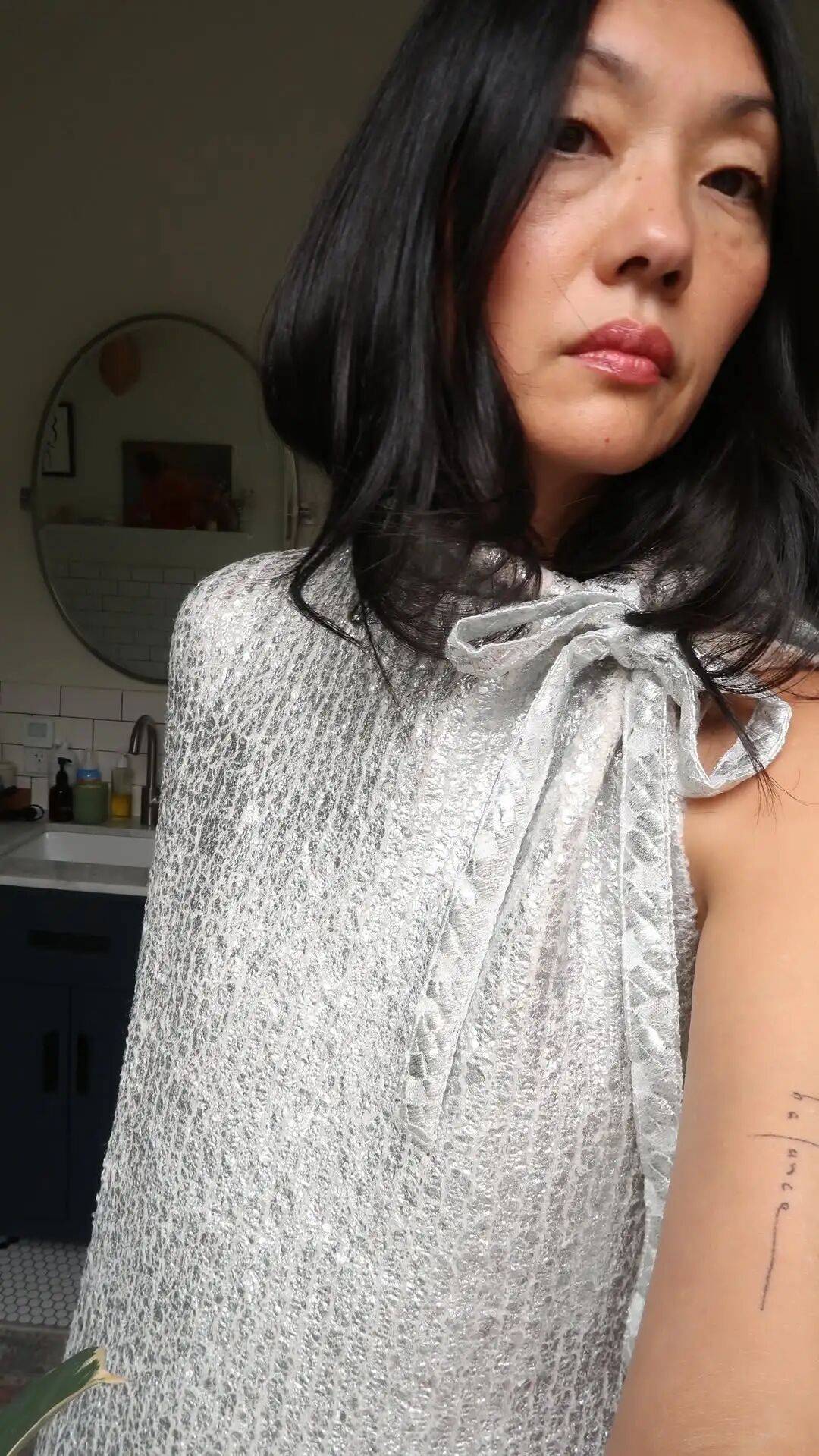 50 tuổi không cần “filter”: Chỉ nhờ phối đồ, một blogger Châu Á chinh phục hơn 750.000 fan- Ảnh 66.