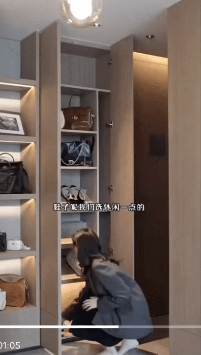 Chỉ một mẫu áo sơ mi trơn màu đơn giản, có thể biến nàng công sở thành nữ chính phim ngôn tình- Ảnh 9.