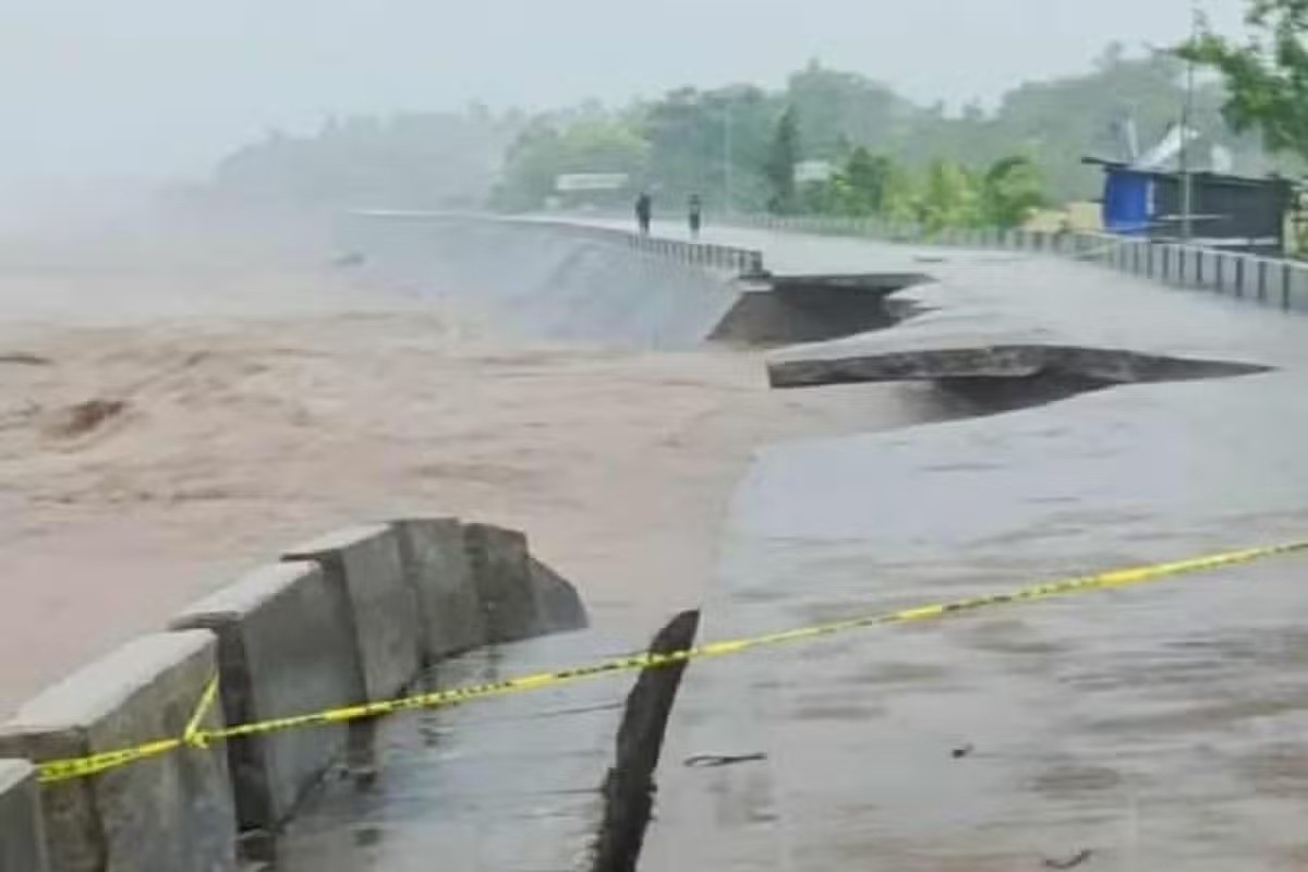 Quốc tế dự báo sức mạnh đổ bộ của bão số 10 Bualoi- Ảnh 2.