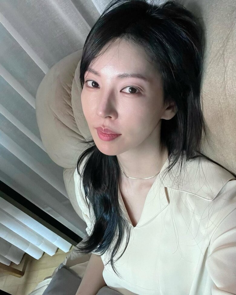 Nhan sắc đẹp bất chấp thời gian của ác nữ Kim So Yeon ở tuổi 44.