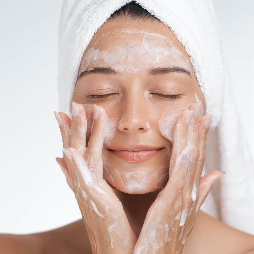 16 thói quen được bác sĩ da liễu khuyên chị em nên làm để trông trẻ lâu, lão hóa chậm hơn- Ảnh 2. 16 thói quen được bác sĩ da liễu khuyên chị em nên làm để trông trẻ lâu, lão hóa chậm hơn- Ảnh 2.