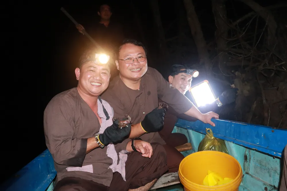 Từ lâu, ba khía đã gắn bó với đời sống cư dân địa phương, không chỉ là nguồn thực phẩm mà còn là một phần văn hóa ẩm thực đặc trưng Nam Bộ. Soi-ba-khia-6.JPG