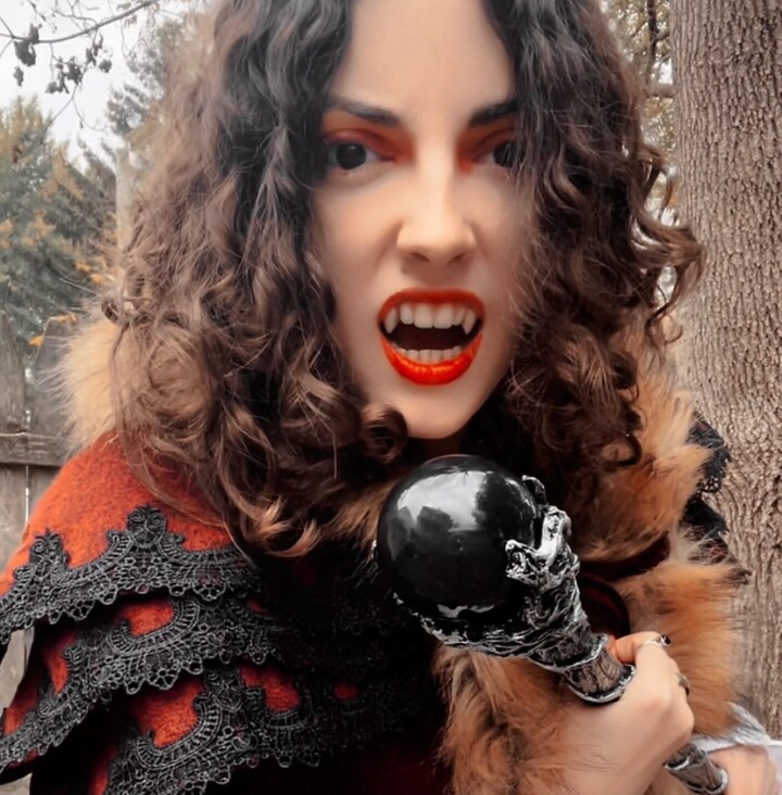 'Ma cà rồng đời thực' tiết lộ việc sống bằng cách hút năng lượng người khác- Ảnh 2.