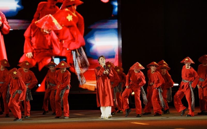 Trúc Nhân khép lại đêm Gala Better Choice Awards (BCA) 2025 với loạt hit siêu xịn, thần thái và giọng hát đỉnh cao vừa đã tai vừa mãn nhãn- Ảnh 4.