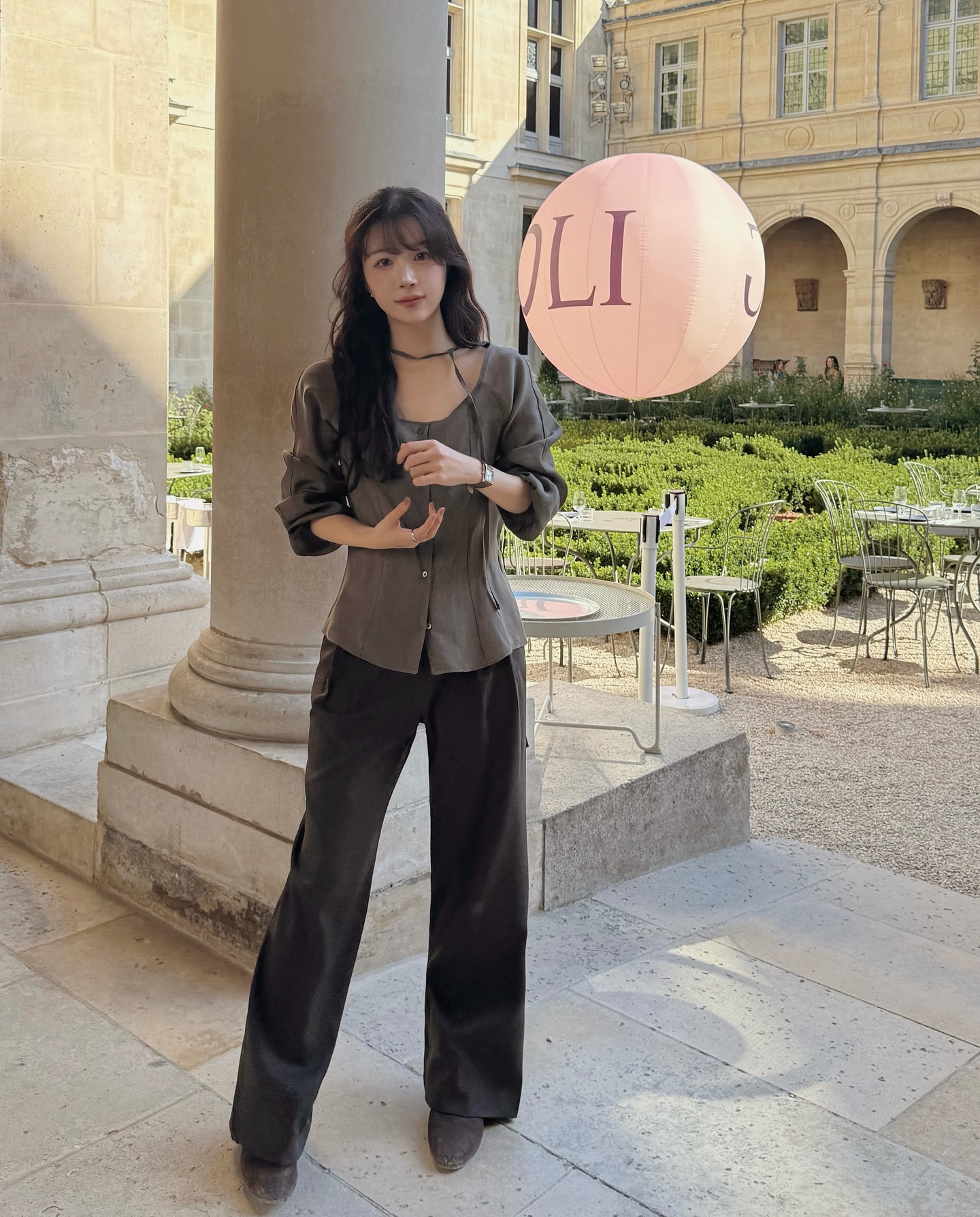 10 set đồ màu trầm đúng chất thu dành cho nàng thích sự trang nhã, sang trọng- Ảnh 7.