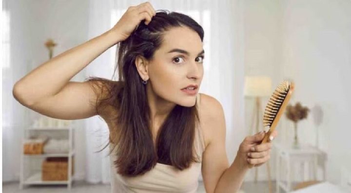 Những mẹo nhỏ giúp giảm rụng tóc vào mùa thu - Ảnh 2.