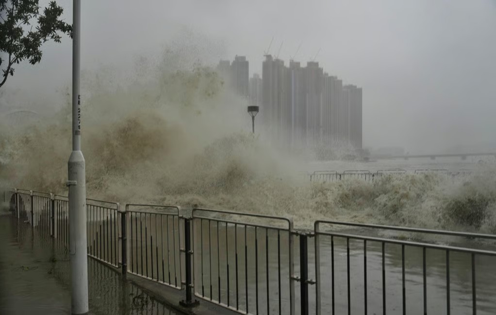 Ảnh hiếm siêu bão Ragasa từ vũ trụ: Cảnh tượng dữ dội như nuốt chửng Trái Đất, phi hành gia ISS nghẹt thở- Ảnh 8.