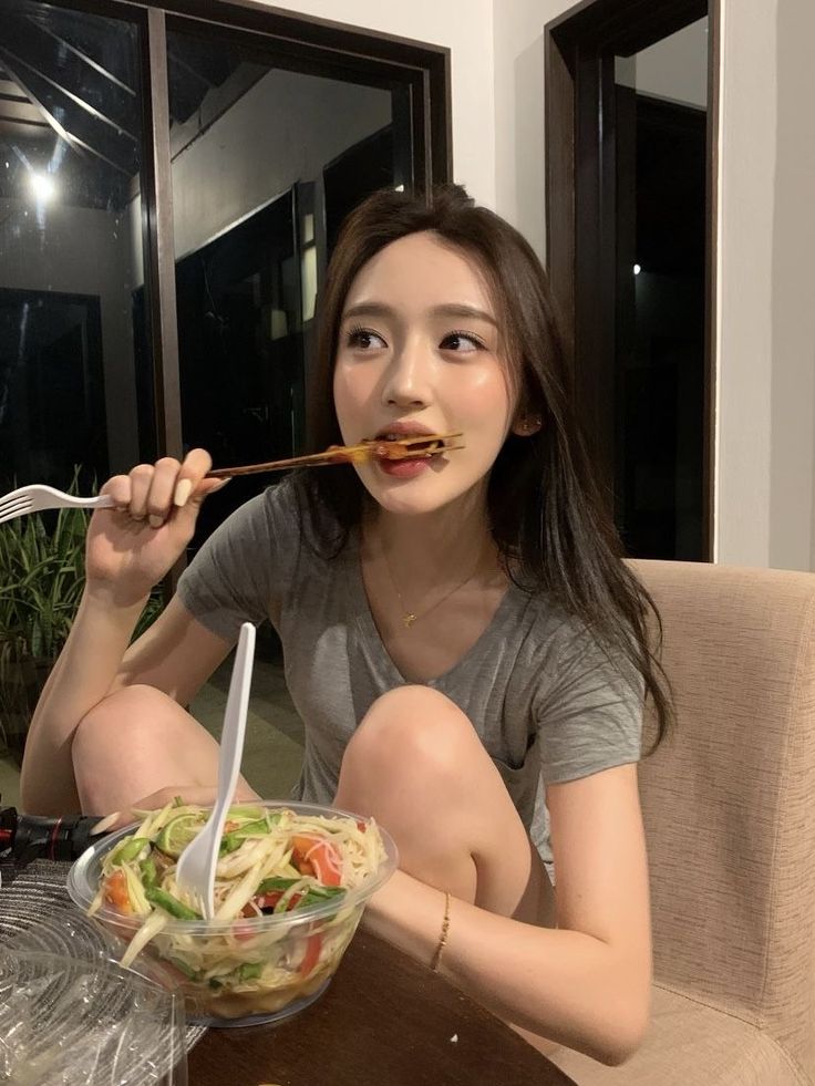 Chế độ ăn - ngủ - nghỉ hậu phẫu thẩm mỹ: Bí quyết hồi phục nhanh và giữ nét tự nhiên- Ảnh 2.