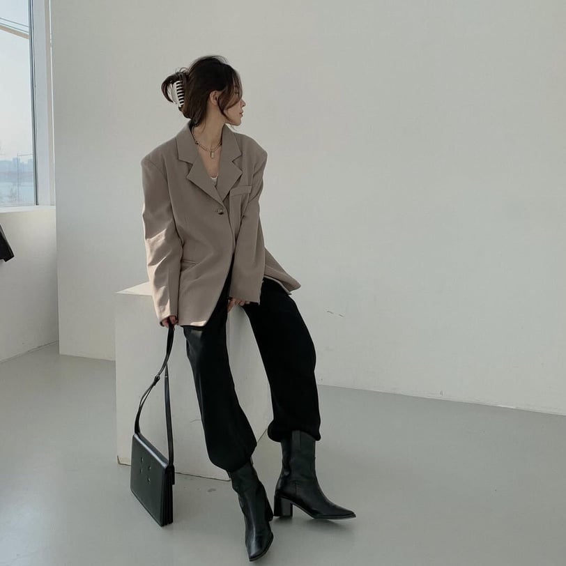 Đi phỏng vấn nên mặc gì? 5 gợi ý chuẩn theo ngành: Tài chính, Truyền thông, Marketing… mặc thế này sẽ cộng điểm ngay!- Ảnh 12.