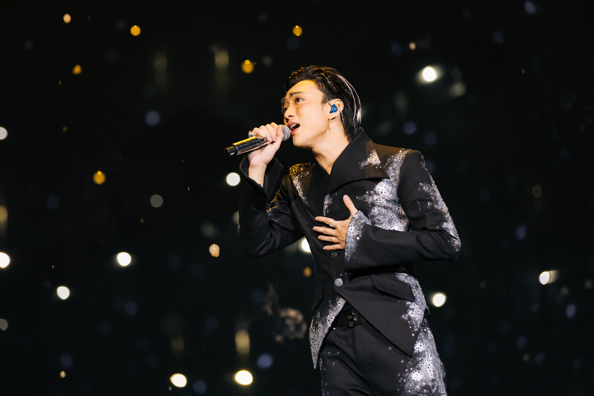 SOOBIN trở lại với “ALL-ROUNDER THE FINAL”: Cháy hết mình cùng KINGDOM tại TP.HCM - Ảnh 2.