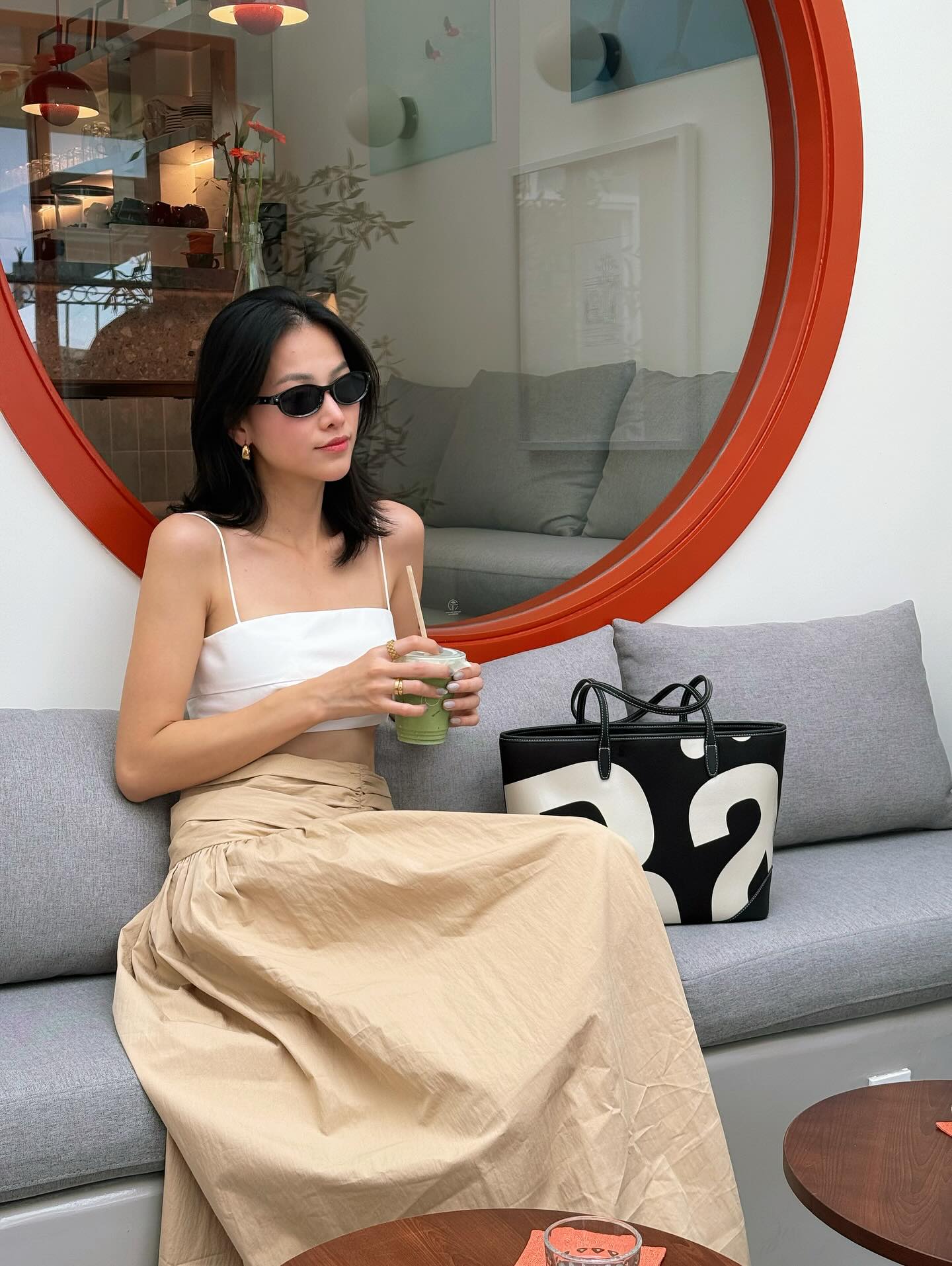 2 mỹ nhân Việt tóc ngắn có gu thời trang cực đỉnh, ngắm là muốn tham khảo từng set đồ- Ảnh 2. 2 mỹ nhân Việt tóc ngắn có gu thời trang cực đỉnh, ngắm là muốn tham khảo từng set đồ- Ảnh 2.