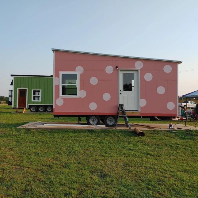 12 phụ nữ lập xóm 12 phụ nữ lập xóm