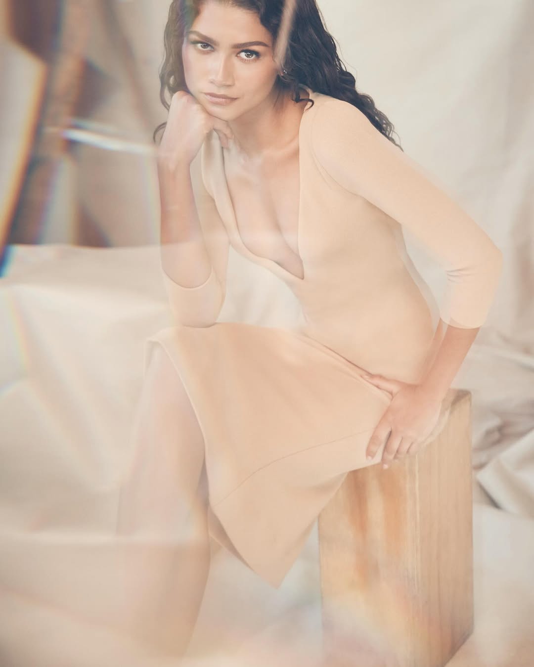 Người đàn ông tóc dài tại fashion week gây tranh cãi- Ảnh 10.