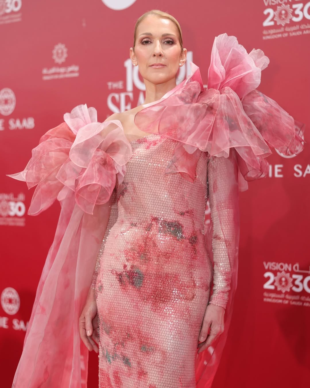 Người đàn ông tóc dài tại fashion week gây tranh cãi- Ảnh 12.