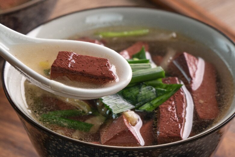 Nhổ một sợi tóc bạc có giúp mọc lại 3 sợi đen? Chị em áp dụng 6 ăn - 4 làm để mái tóc vừa dày vừa đen bóng - 4