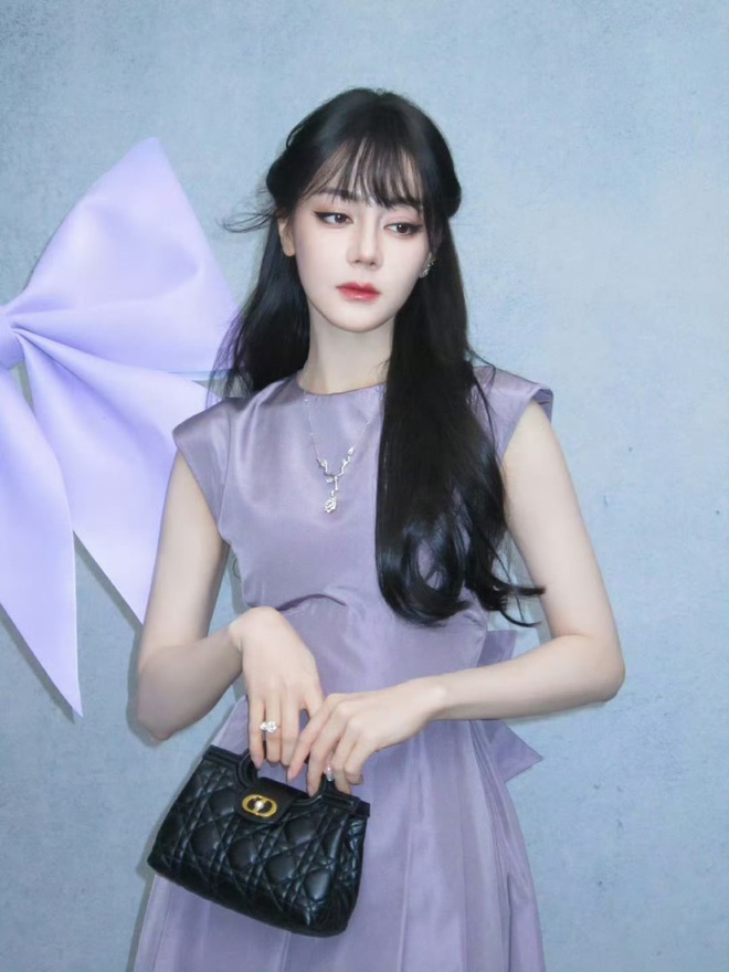 Địch Lệ Nhiệt Ba mặc xấu- Ảnh 6.