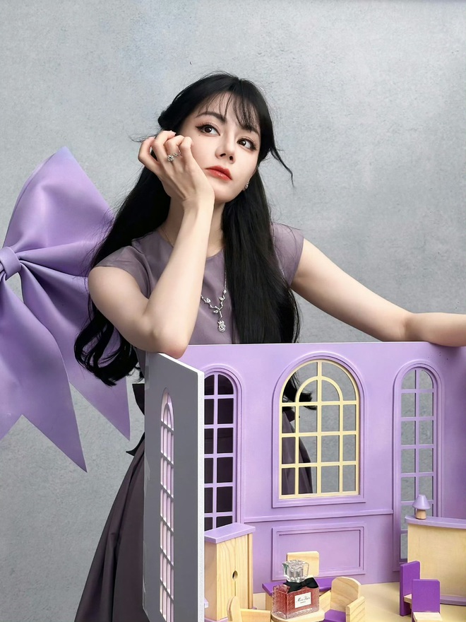 Địch Lệ Nhiệt Ba mặc xấu- Ảnh 7.