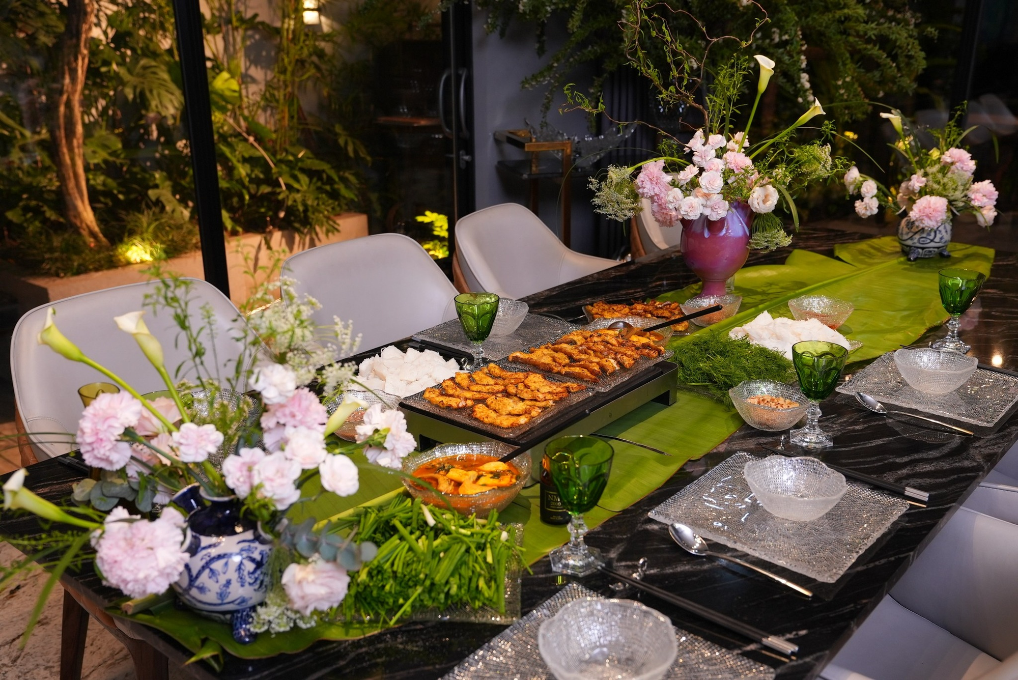 Phú bà chịu chơi nhất vịnh Bắc Bộ đây rồi: Mỗi ngày đưa cả gia đình đến 1 nước, đỉnh thế này chồng nào chán được! - Ảnh 15.