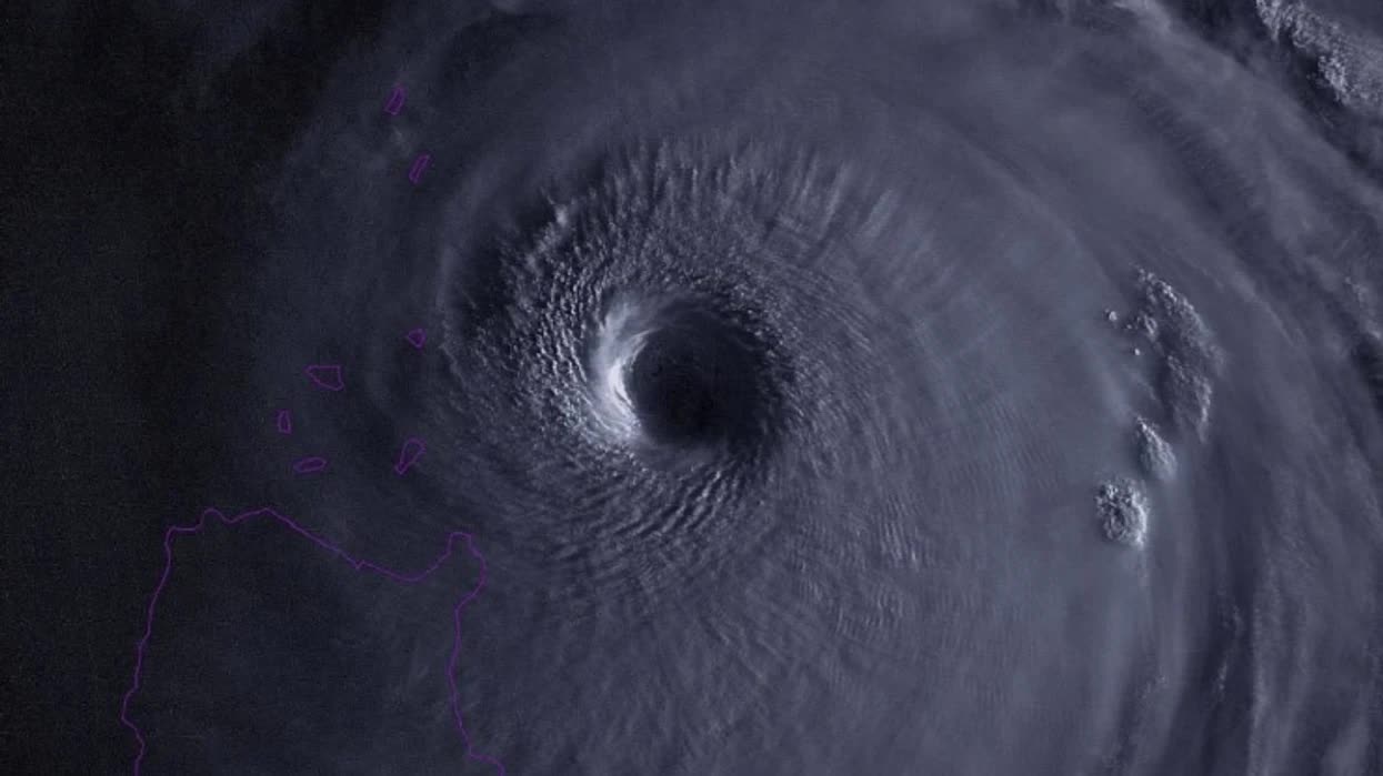 Kinh hoàng hình ảnh siêu bão Rasaga nhìn từ trạm vũ trụ quốc tế- Ảnh 4. Kinh hoàng hình ảnh siêu bão Rasaga nhìn từ trạm vũ trụ quốc tế- Ảnh 4.