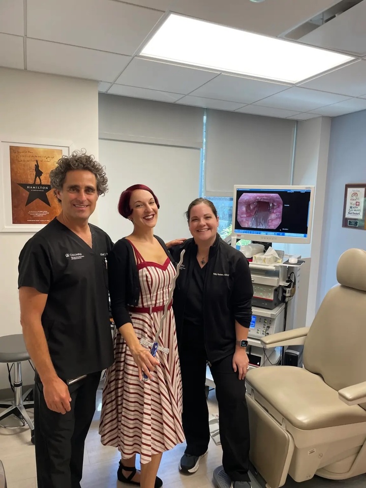 Hình ảnh nội soi cổ họng của nghệ sỹ nuốt kiếm khiến người xem 'ngã khỏi ghế'- Ảnh 2.