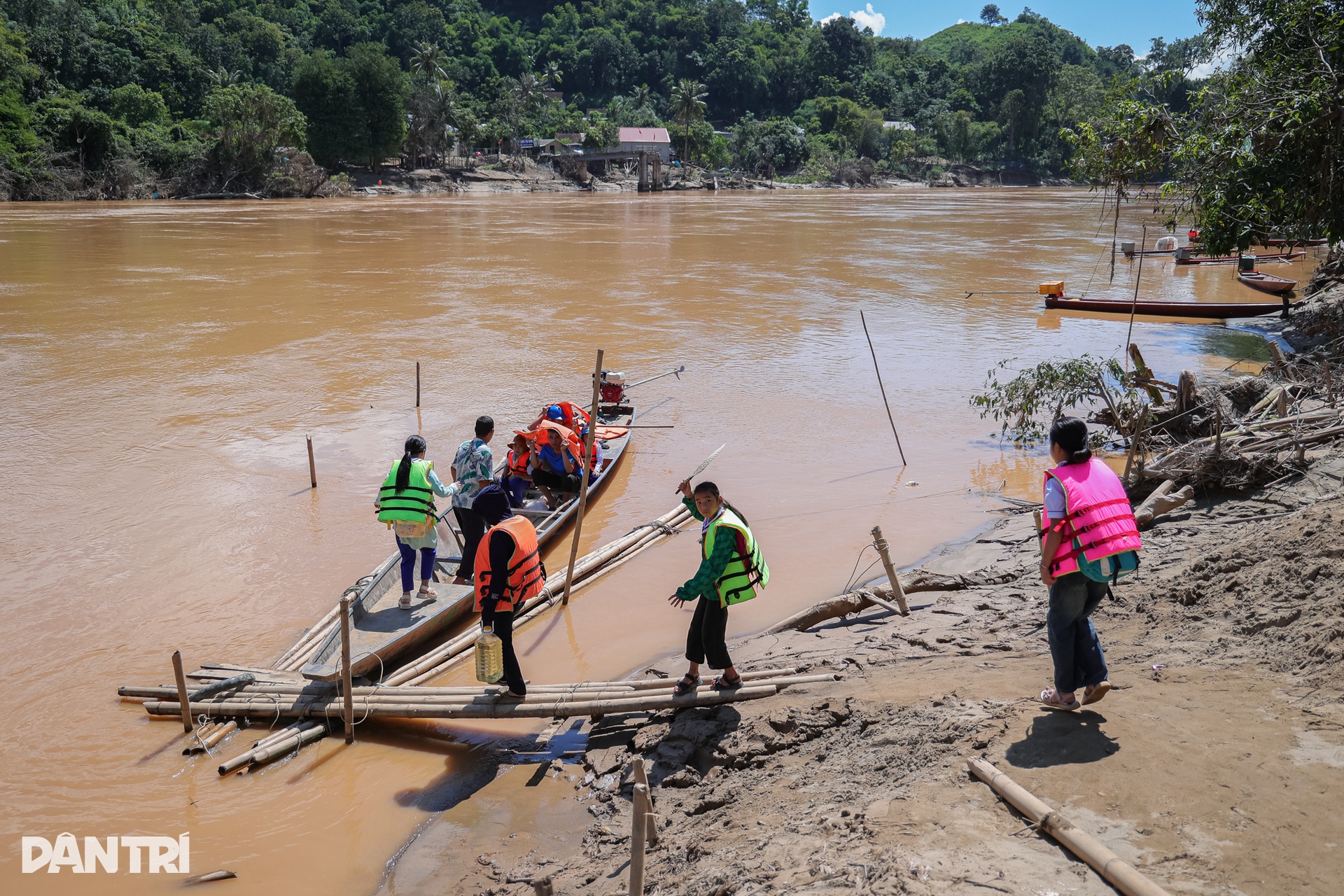 Niềm vui Tết Trung thu của 440 em nhỏ vùng rốn lũ Nghệ An - 2