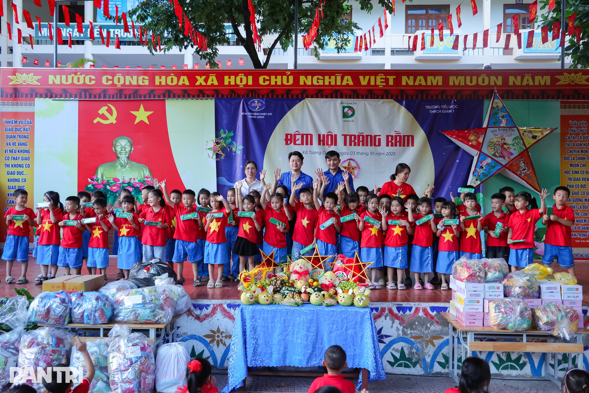 Niềm vui Tết Trung thu của 440 em nhỏ vùng rốn lũ Nghệ An - 5